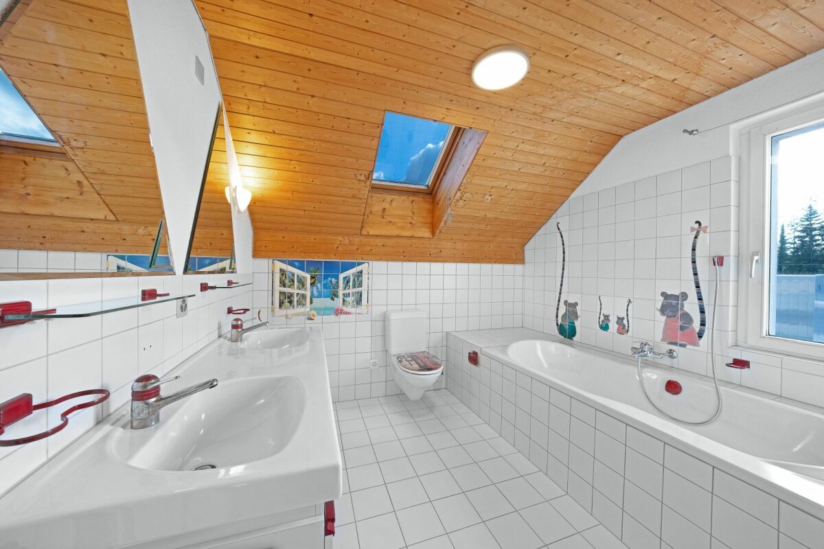 9-Zimmer Mehrgenerationenhaus mit grosszügigem Gartenumschwung