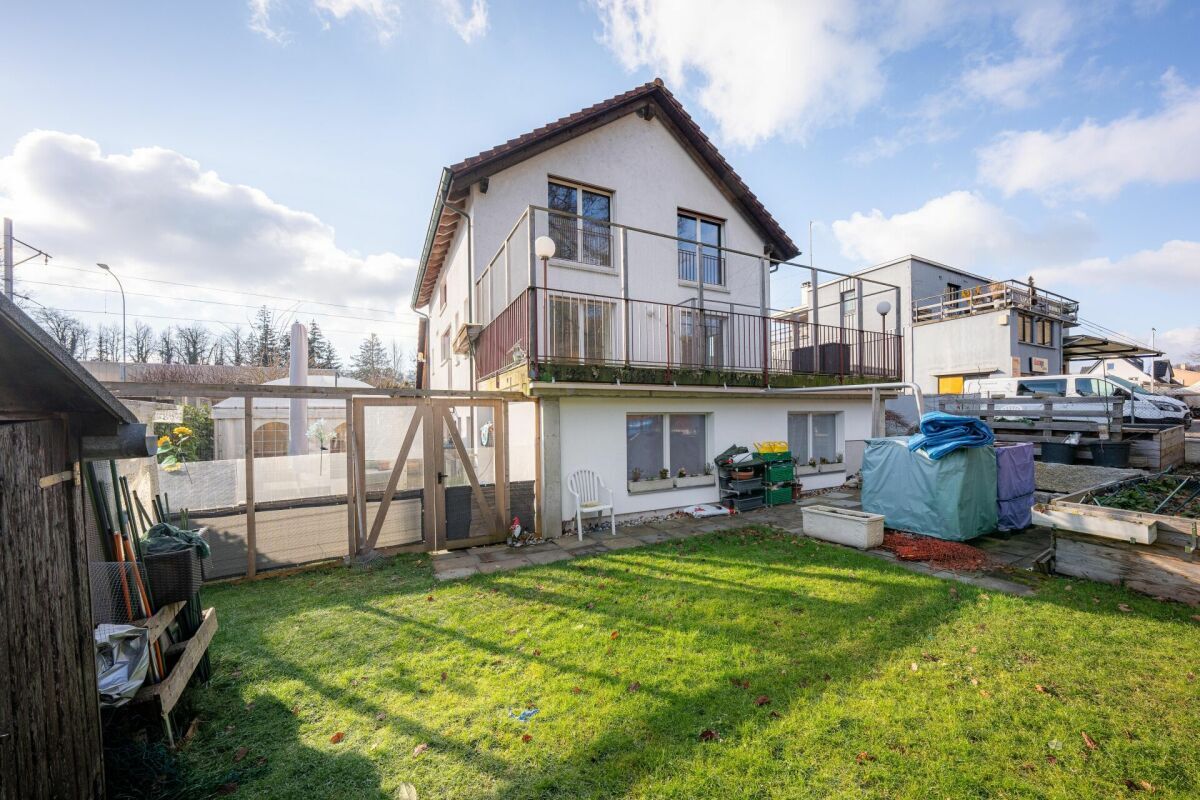 9-Zimmer Mehrgenerationenhaus mit grosszügigem Gartenumschwung