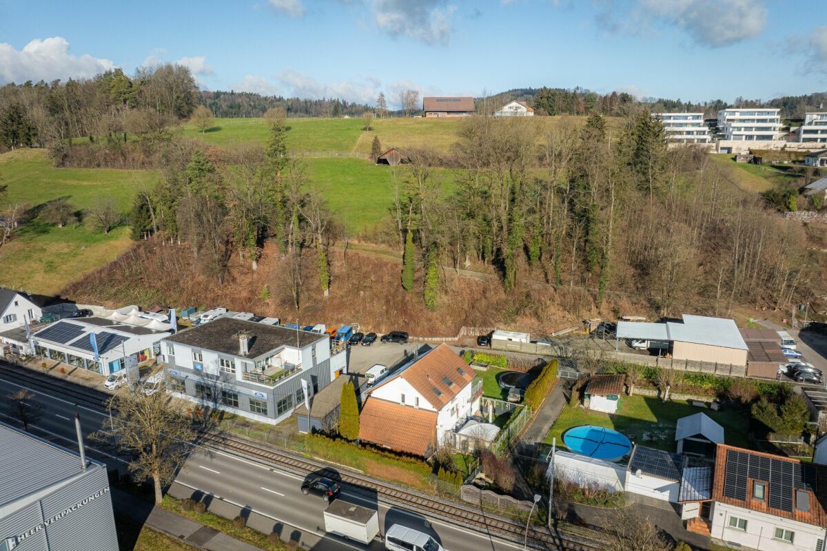9-Zimmer Mehrgenerationenhaus mit grosszügigem Gartenumschwung