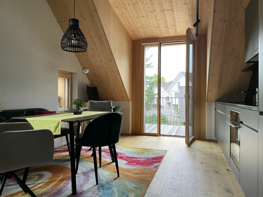 attraktive 2.5-Zi. Dachwohnung - Sevelen