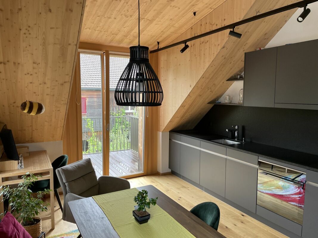 attraktive 2.5-Zi. Dachwohnung - Sevelen
