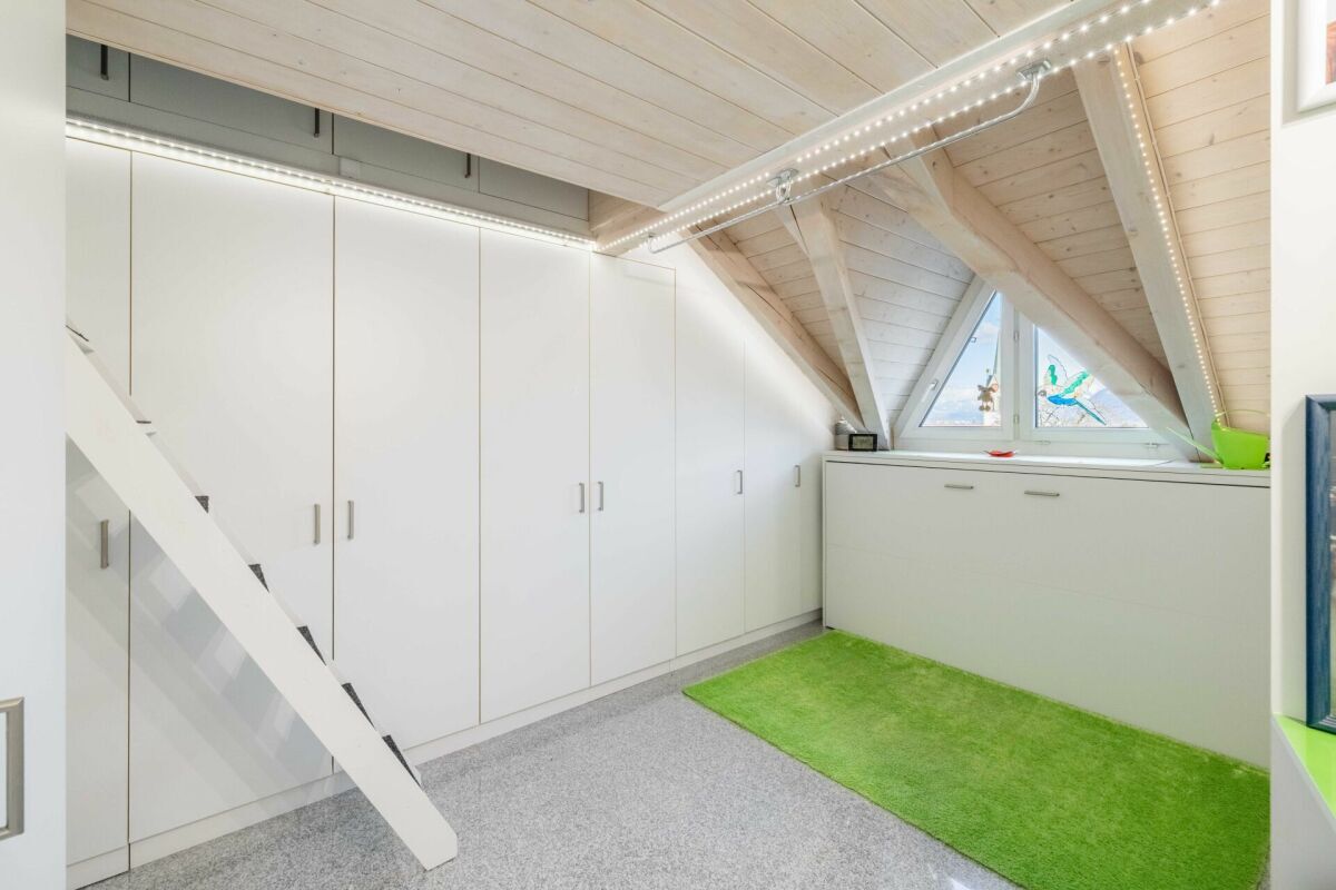 Charmante 3.5-Zimmer Dachwohnung mit Cheminée und stilvollem Ausbau