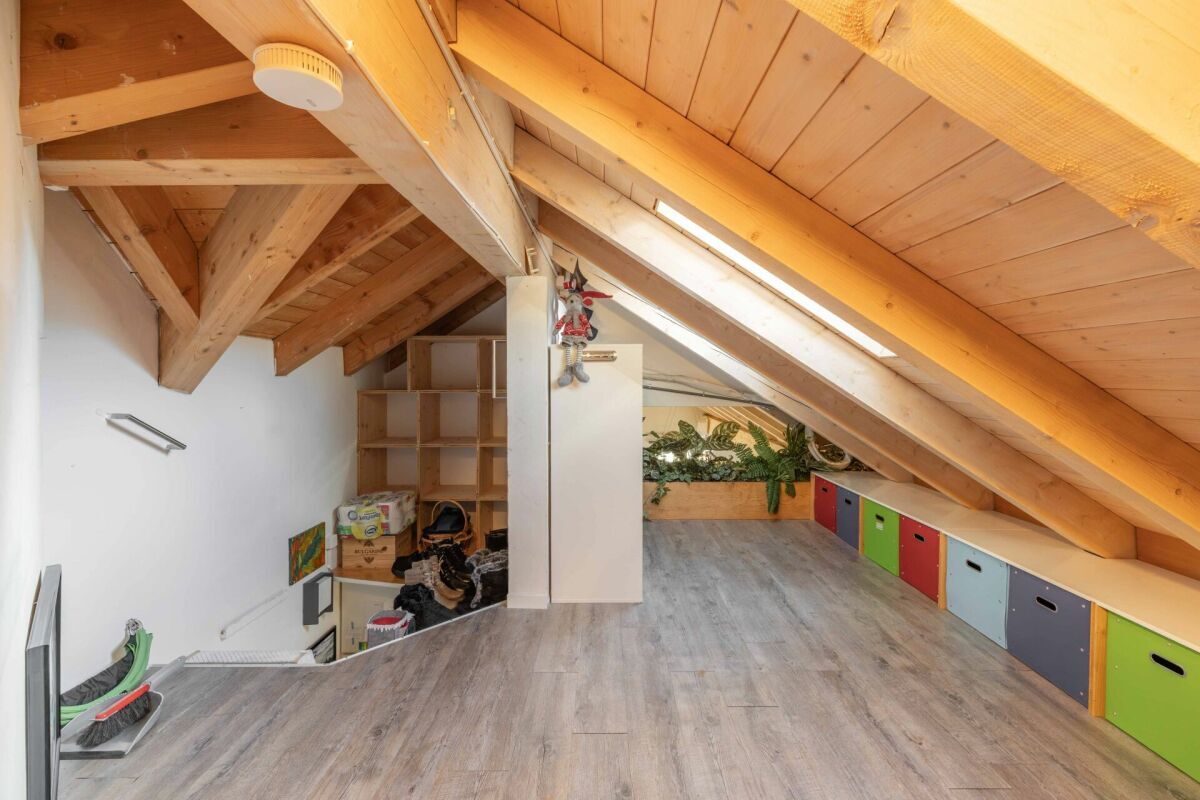 Charmante 3.5-Zimmer Dachwohnung mit Cheminée und stilvollem Ausbau