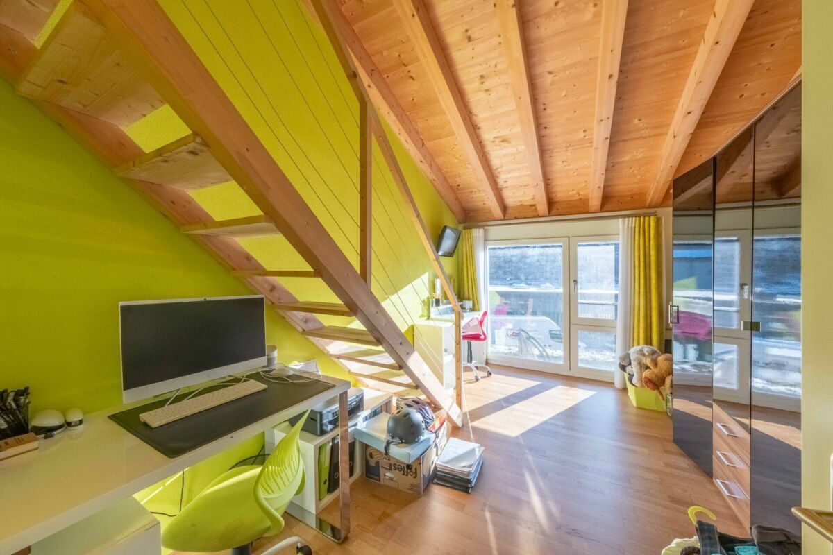 Doppeleinfamilienhaus im familiären Wohnquartier