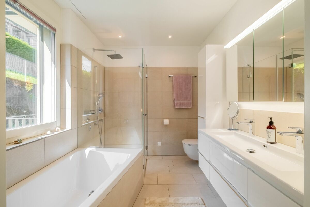 Exklusive 4.5 Zimmerwohnung mit traumhaftem Seeblick