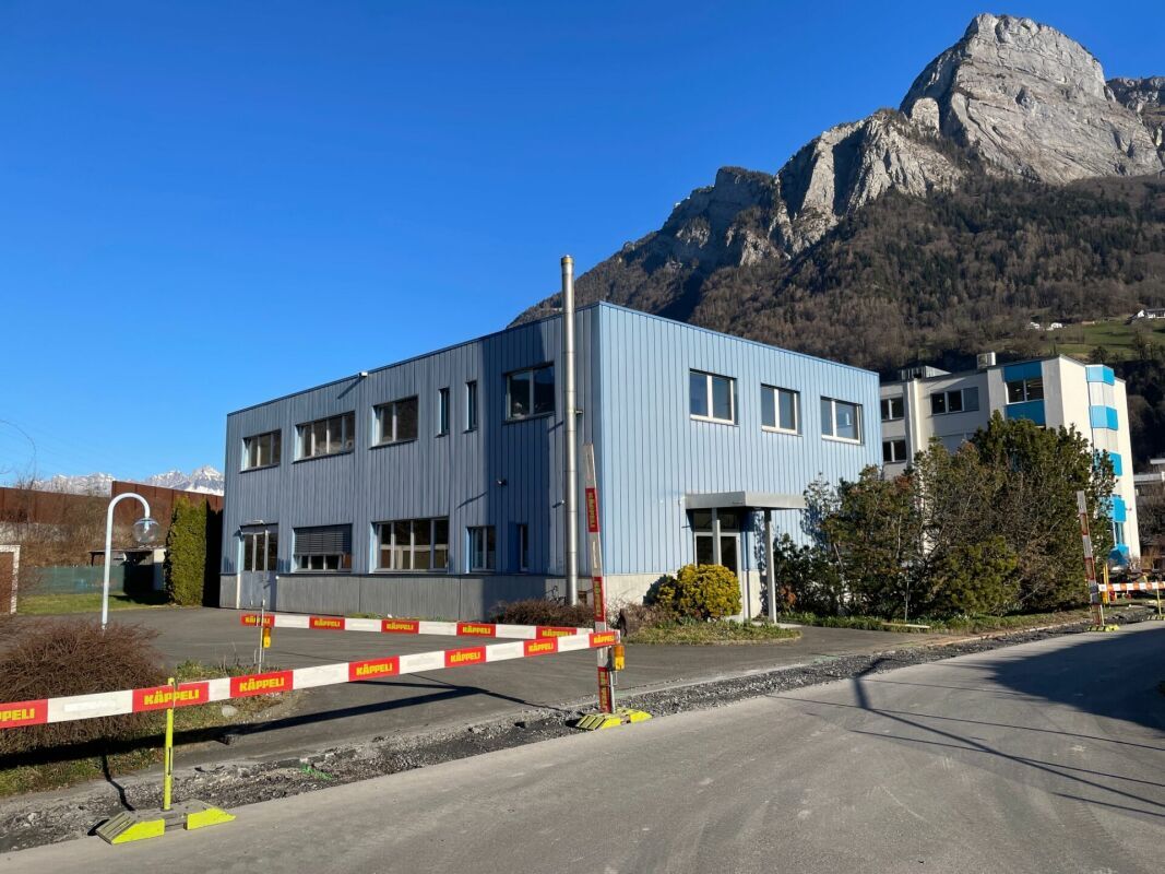 Fabrikationsgebäude auf zwei Etagen