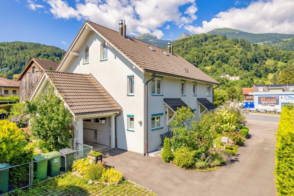 Grosszügiges Reiheneinfamilienhaus an ruhiger und zentrumsnaher Lage