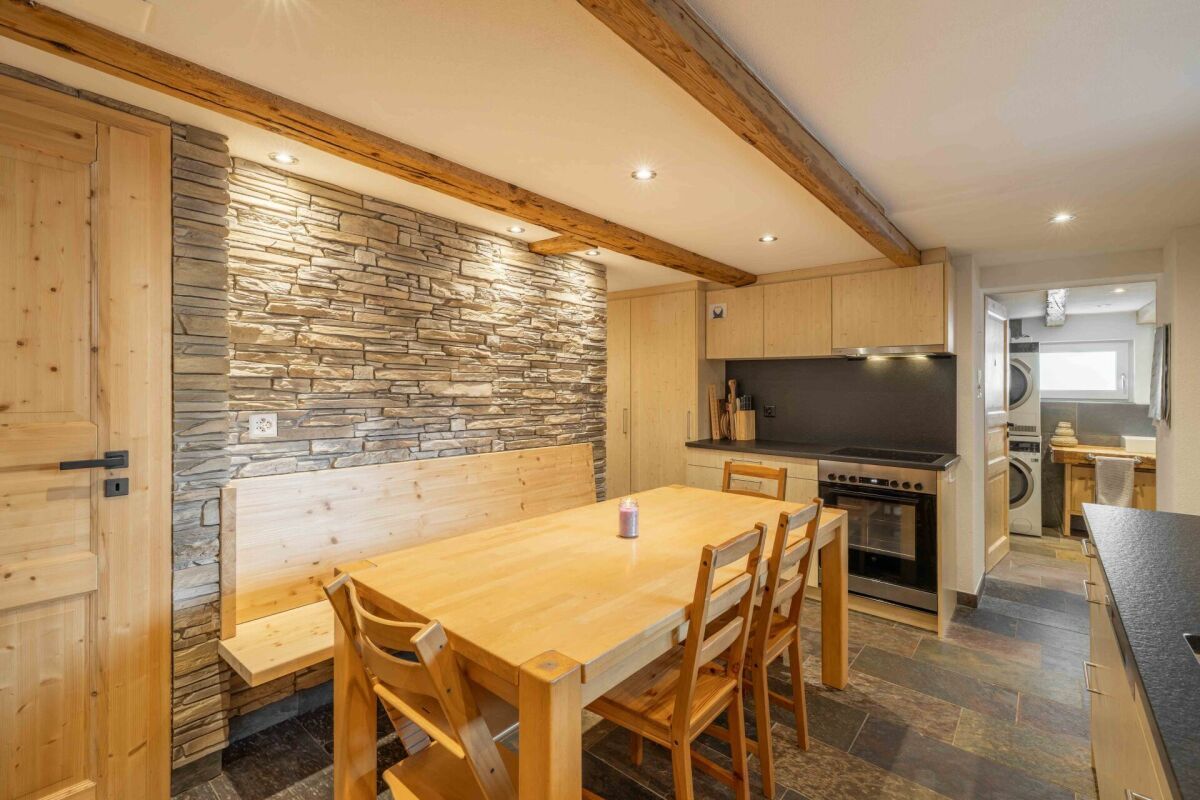 Heimeliger, teilsanierter 5.5 Zimmer-Hausteil zu verkaufen