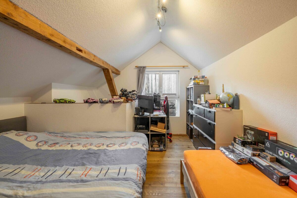 Heimeliger, teilsanierter 5.5 Zimmer-Hausteil zu verkaufen