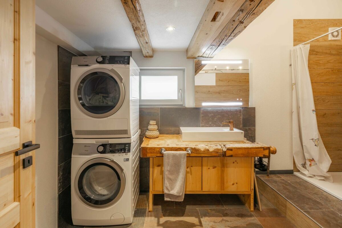 Heimeliger, teilsanierter 5.5 Zimmer-Hausteil zu verkaufen