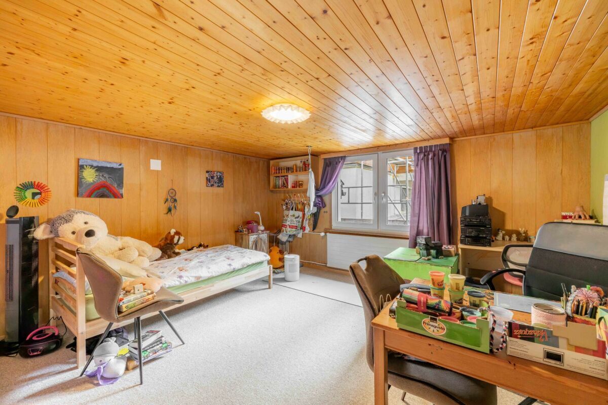 Heimeliger, teilsanierter 5.5 Zimmer-Hausteil zu verkaufen