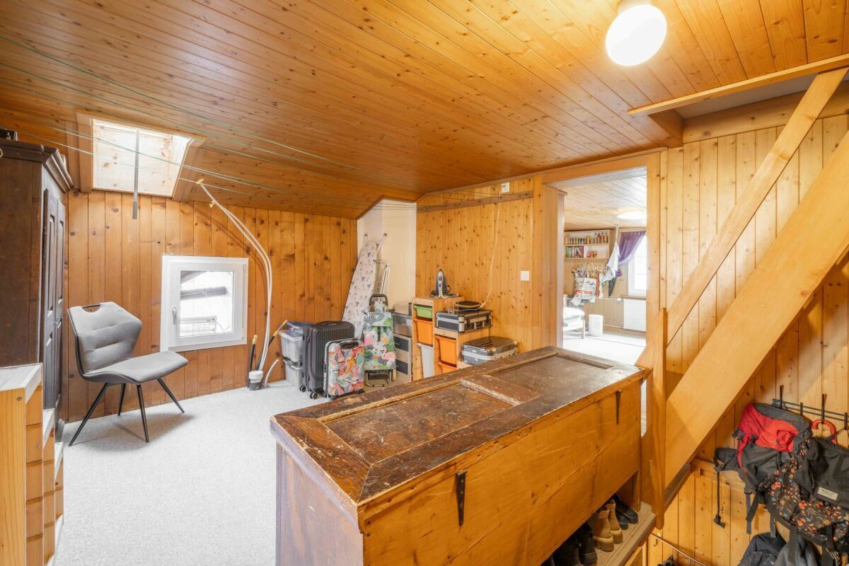 Heimeliger, teilsanierter 5.5 Zimmer-Hausteil zu verkaufen