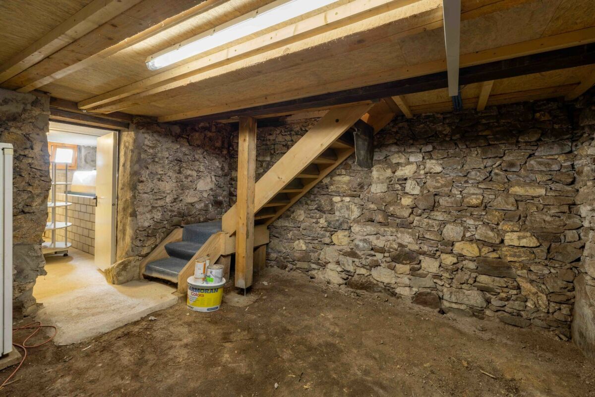 Heimeliger, teilsanierter 5.5 Zimmer-Hausteil zu verkaufen