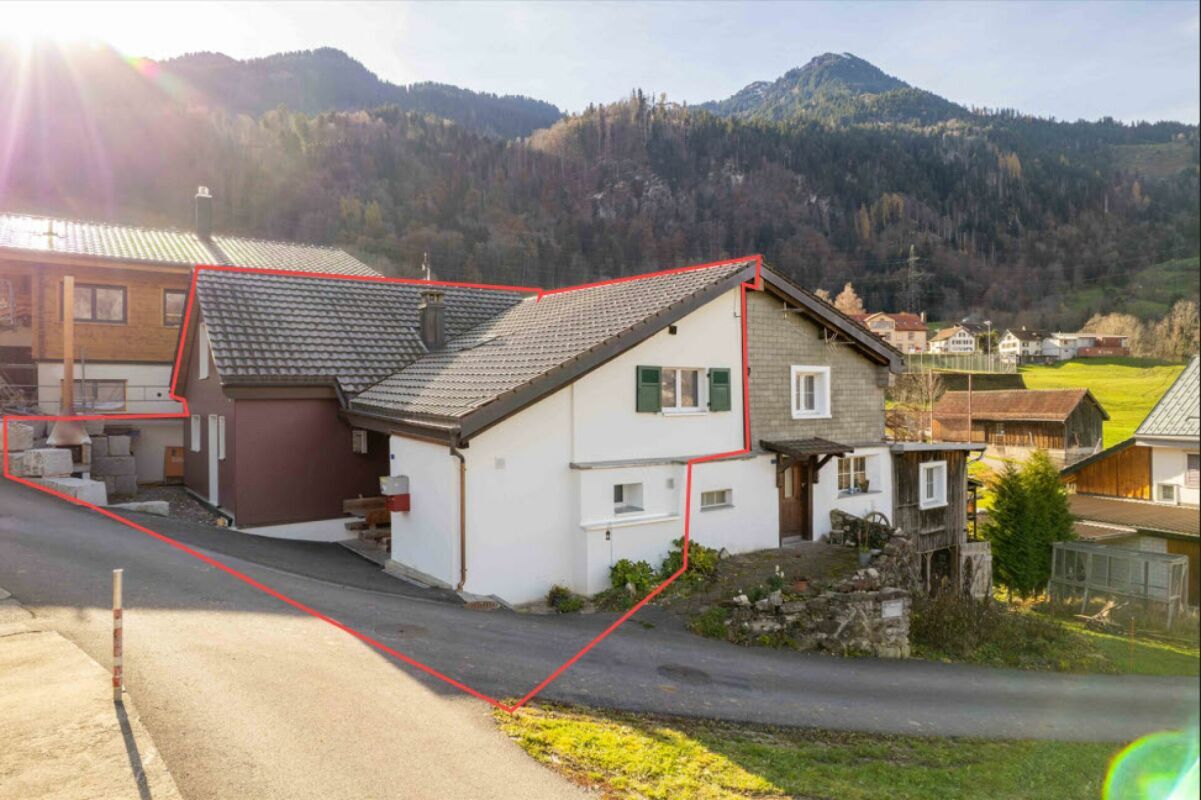 Heimeliger, teilsanierter 5.5 Zimmer-Hausteil zu verkaufen