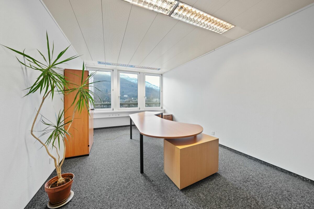 Lichtdurchflutete Büroräume mit Aussicht - Top Lage nahe Bahnhof