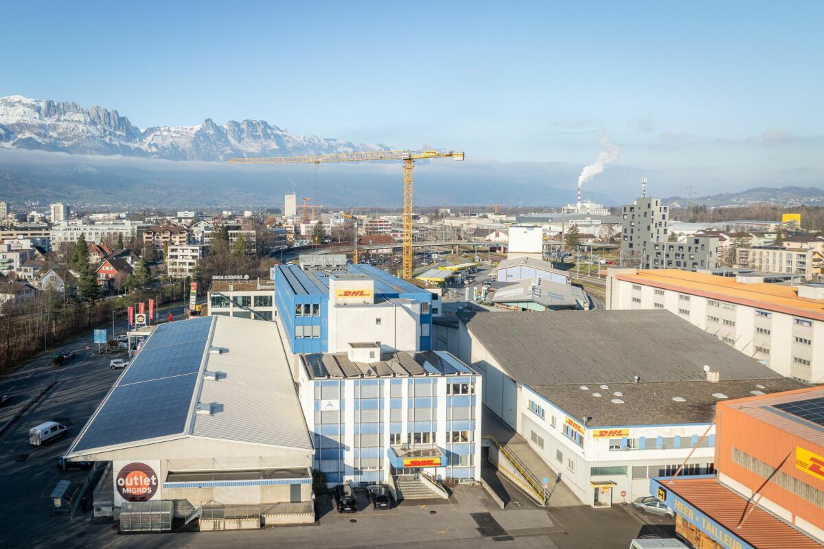 Viel Raum für Ihr Gewerbe - Lagerhalle mit Aufzug & Rampe