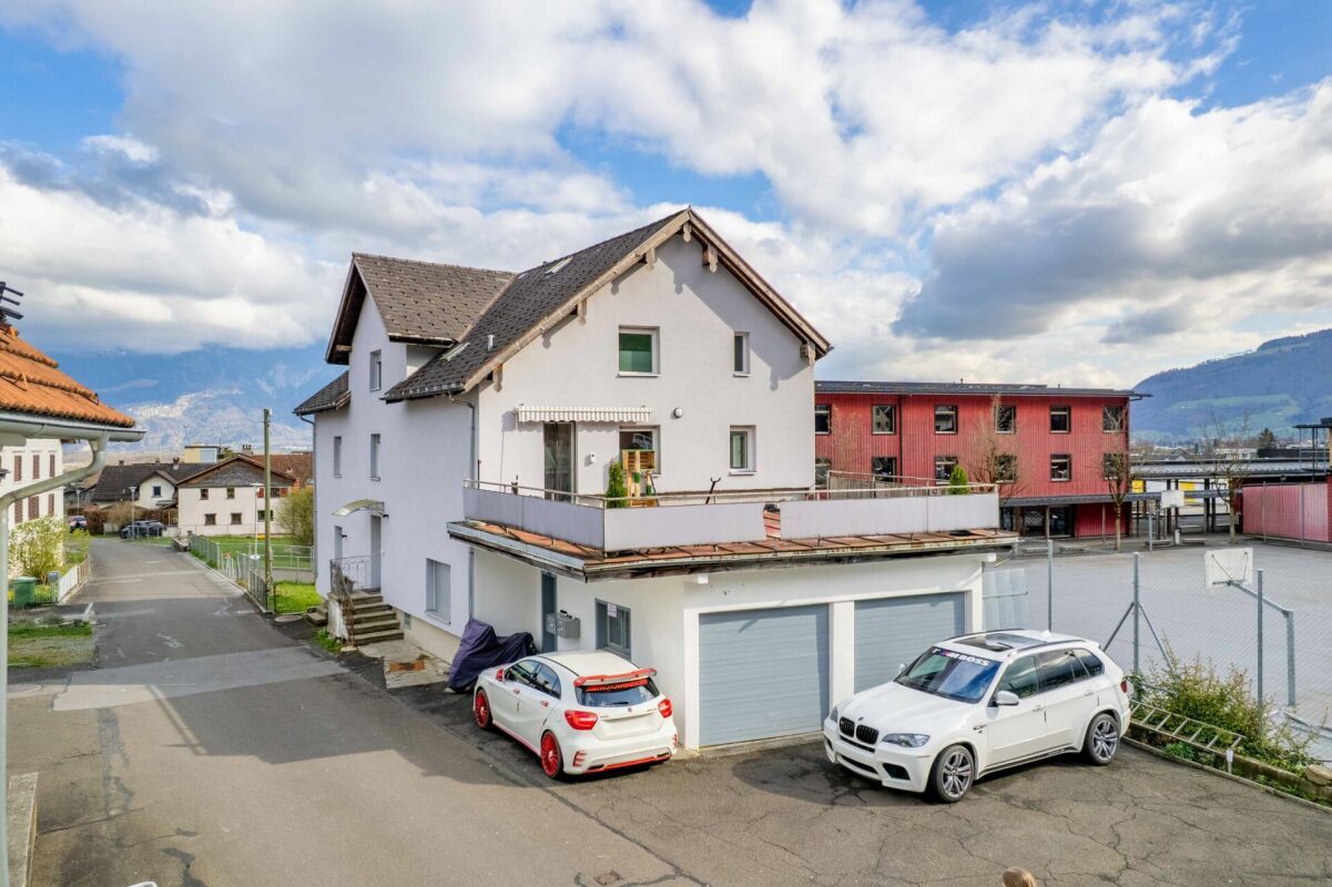 Wohnen an zentraler Lage - Zweifamilienhaus Nahe des Dorfzentrums