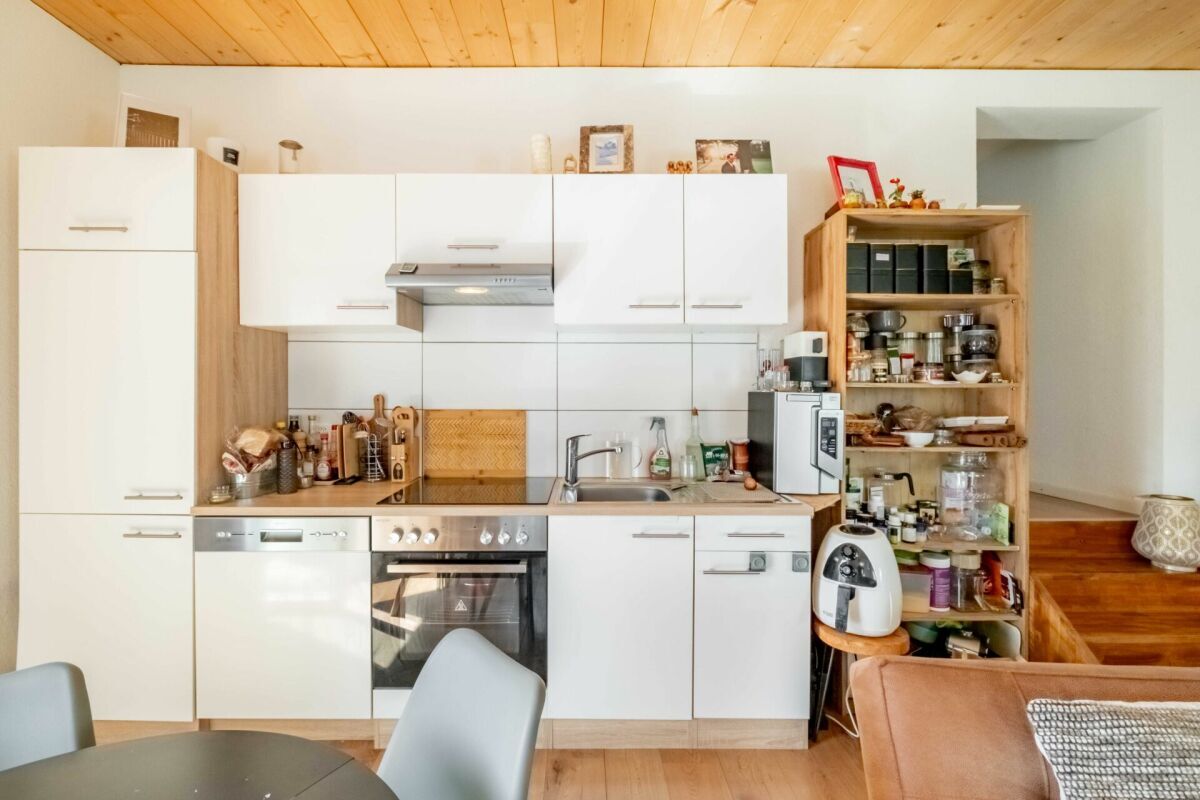 Wohnen an zentraler Lage - Zweifamilienhaus Nahe des Dorfzentrums