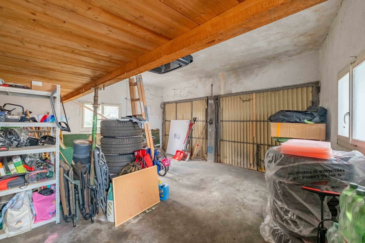 Wohnen an zentraler Lage - Zweifamilienhaus Nahe des Dorfzentrums
