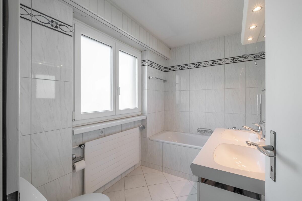 Zentrumsnahe 4.5 Zimmerwohnung mit Bergsicht