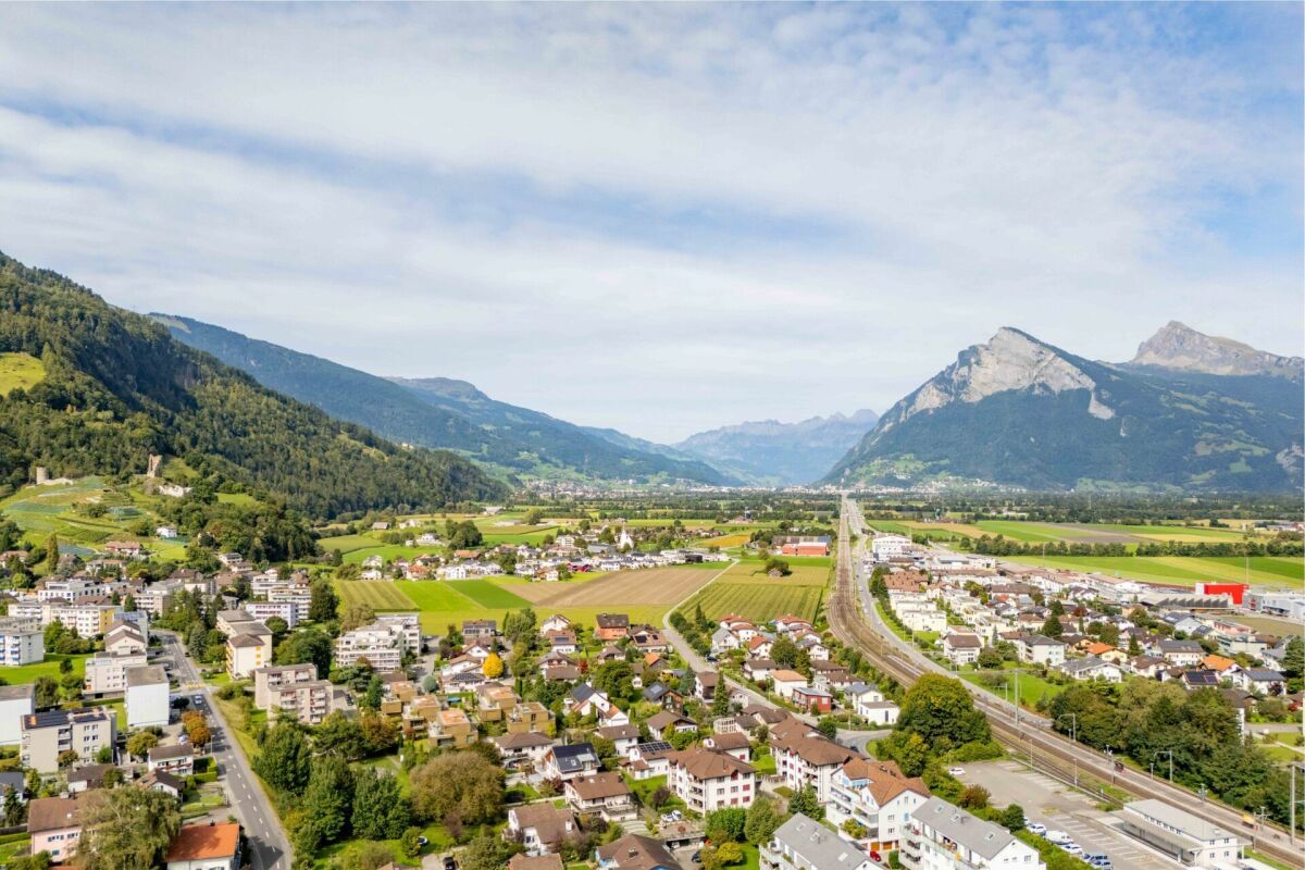Zentrumsnahe 4.5 Zimmerwohnung mit Bergsicht